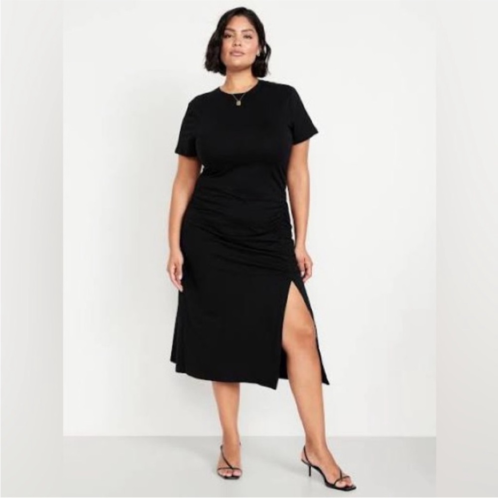 Old Navy Black ruched midi t-shirt dress